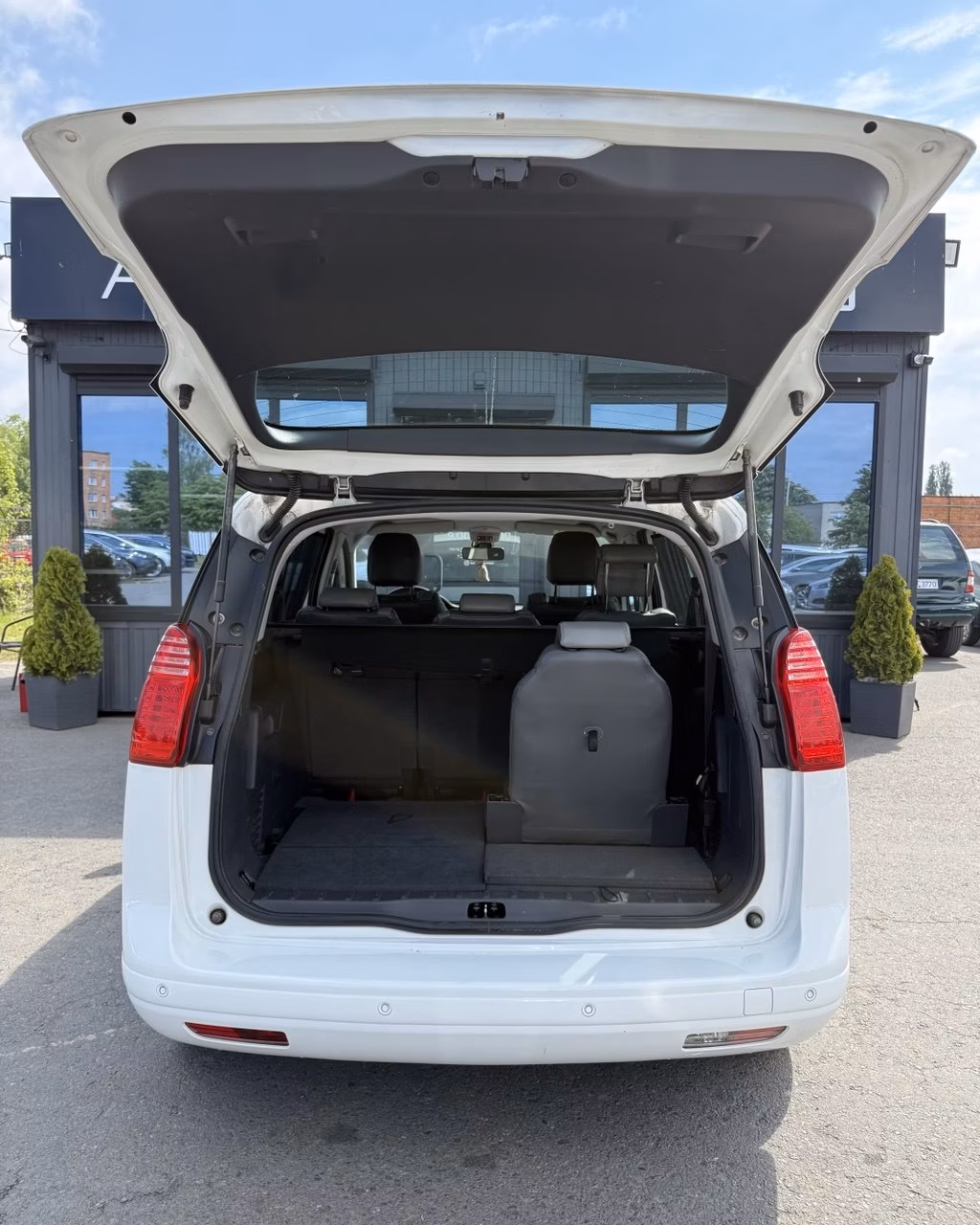 Peugeot 5008 фото 12