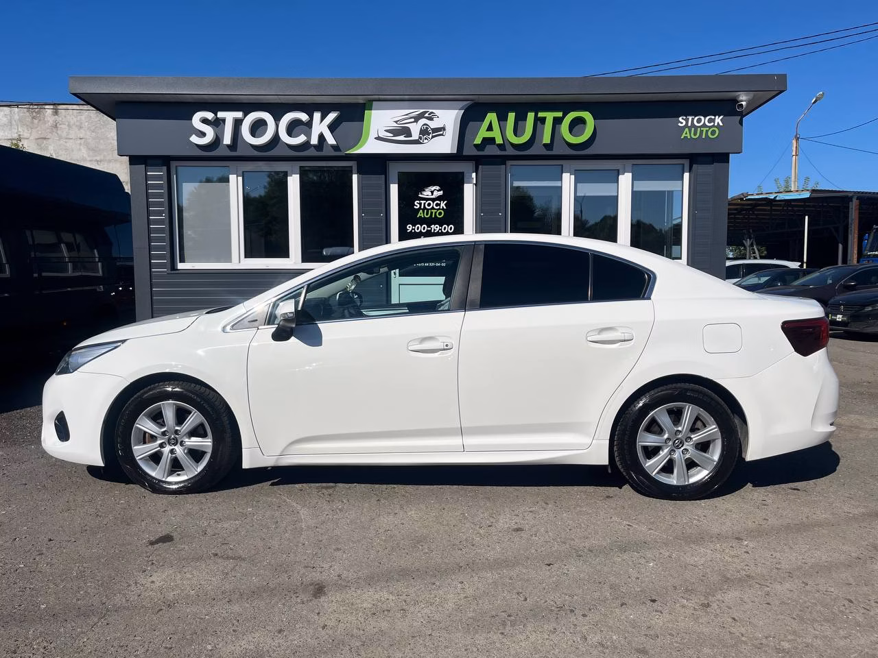Toyota Avensis фото 4