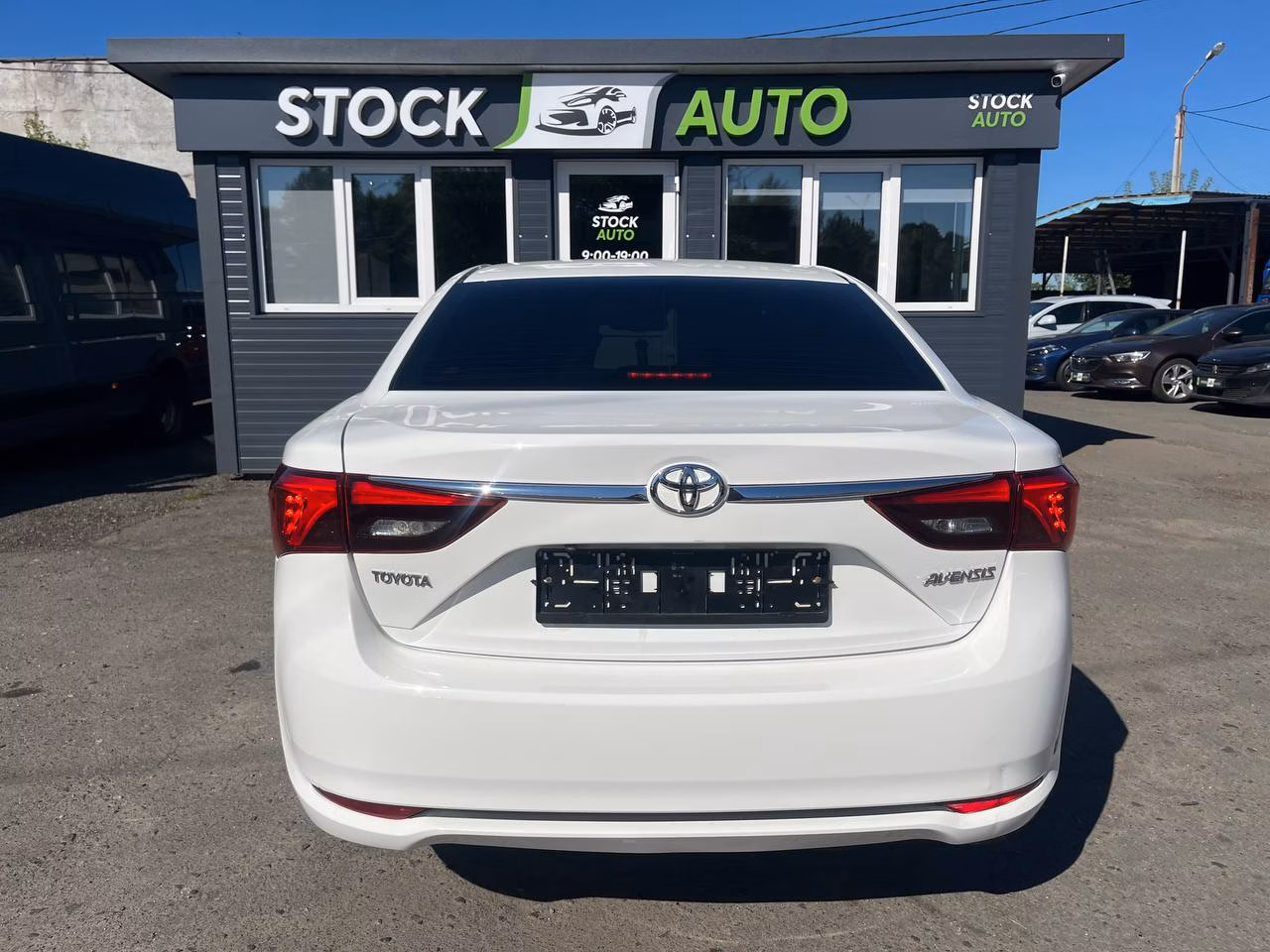 Toyota Avensis фото 8