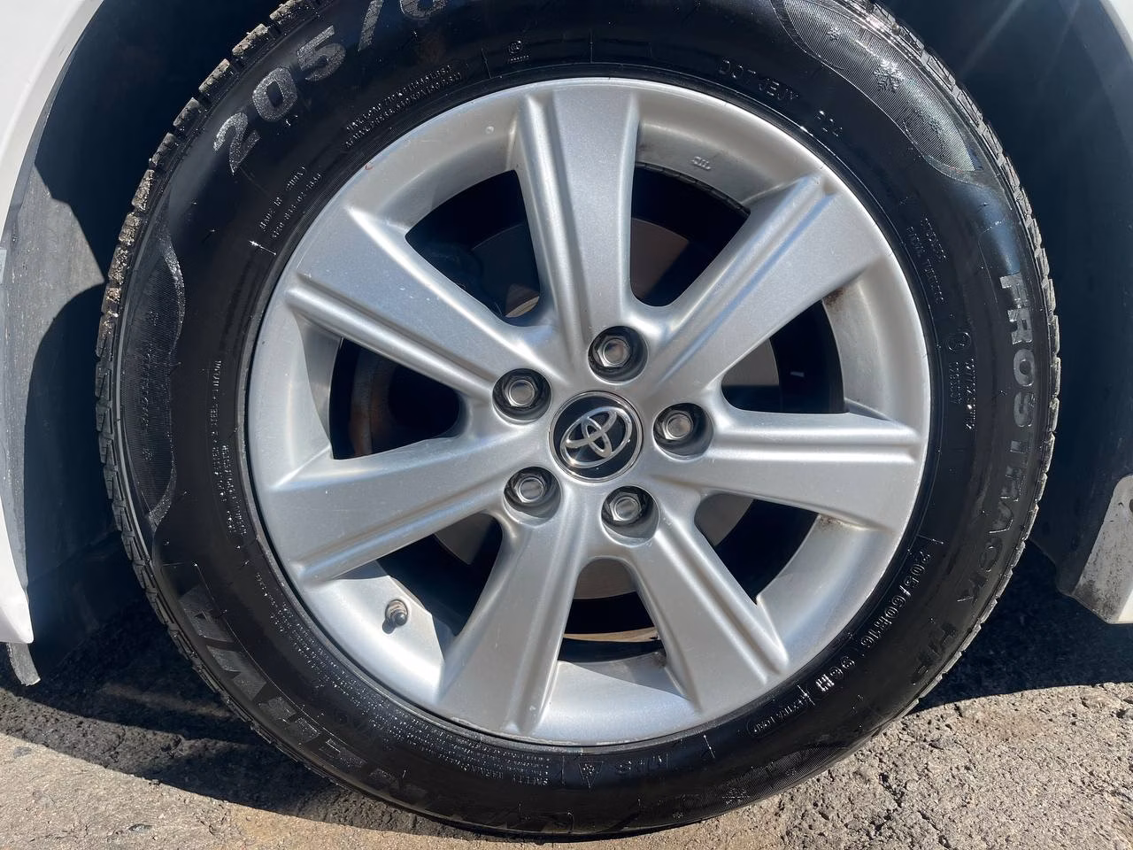 Toyota Avensis фото 11