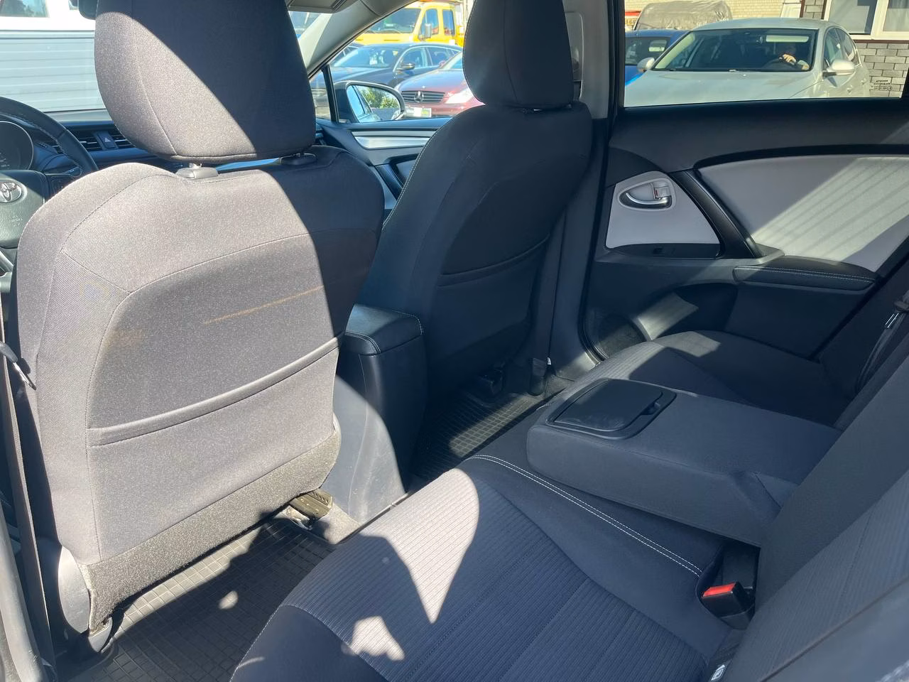 Toyota Avensis фото 13