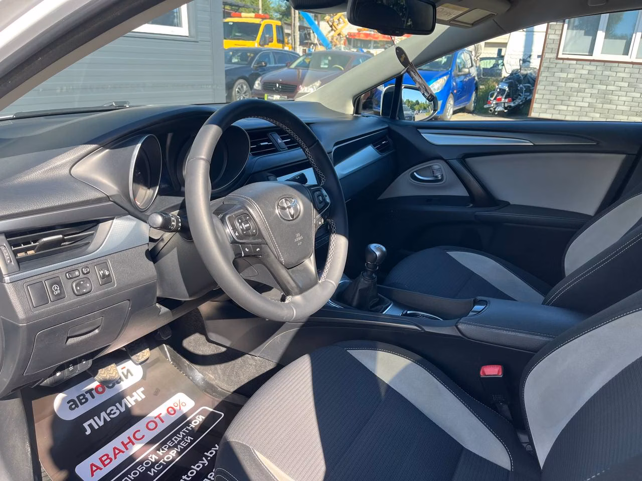 Toyota Avensis фото 17