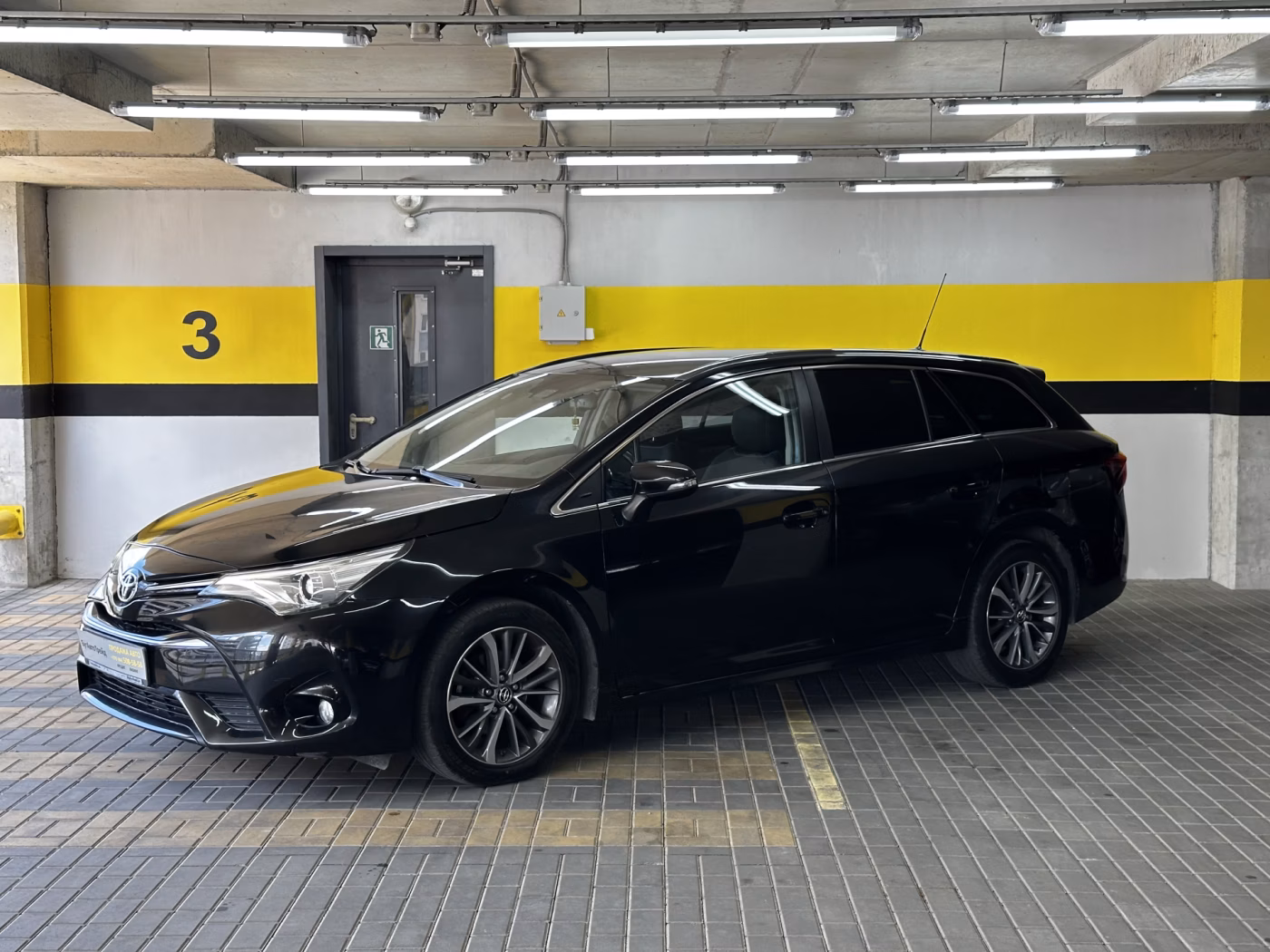 Toyota Avensis фото 3