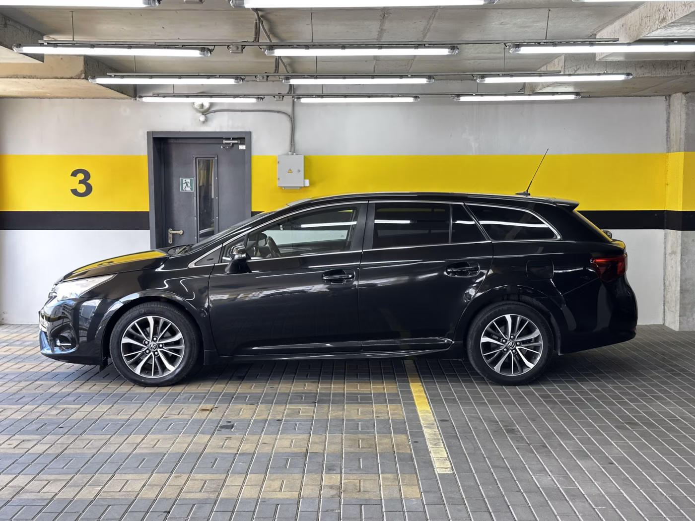 Toyota Avensis фото 4