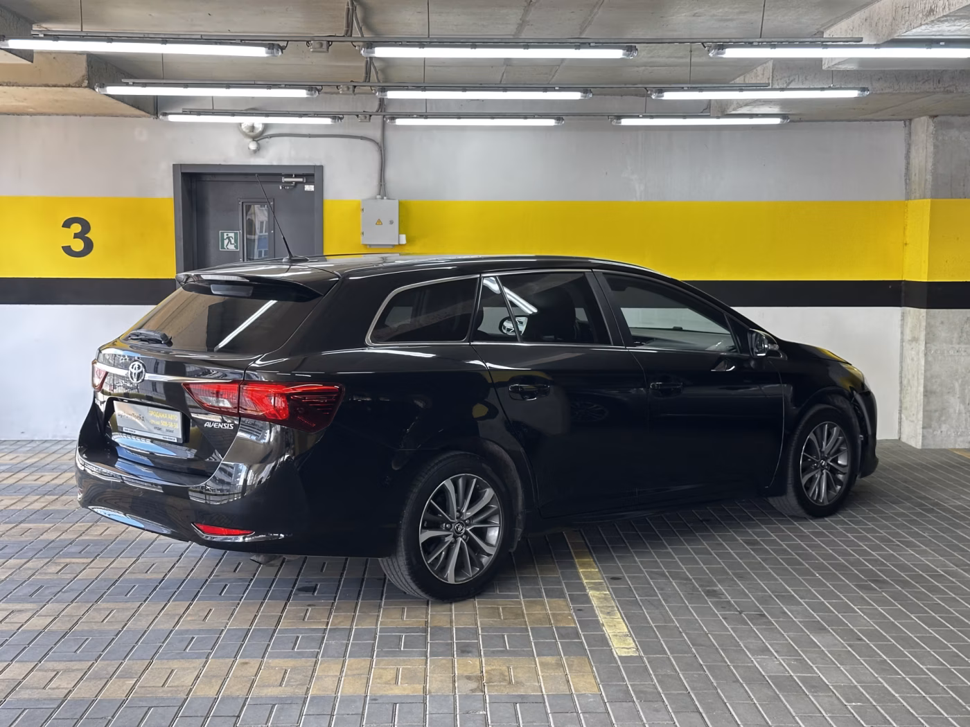Toyota Avensis фото 7