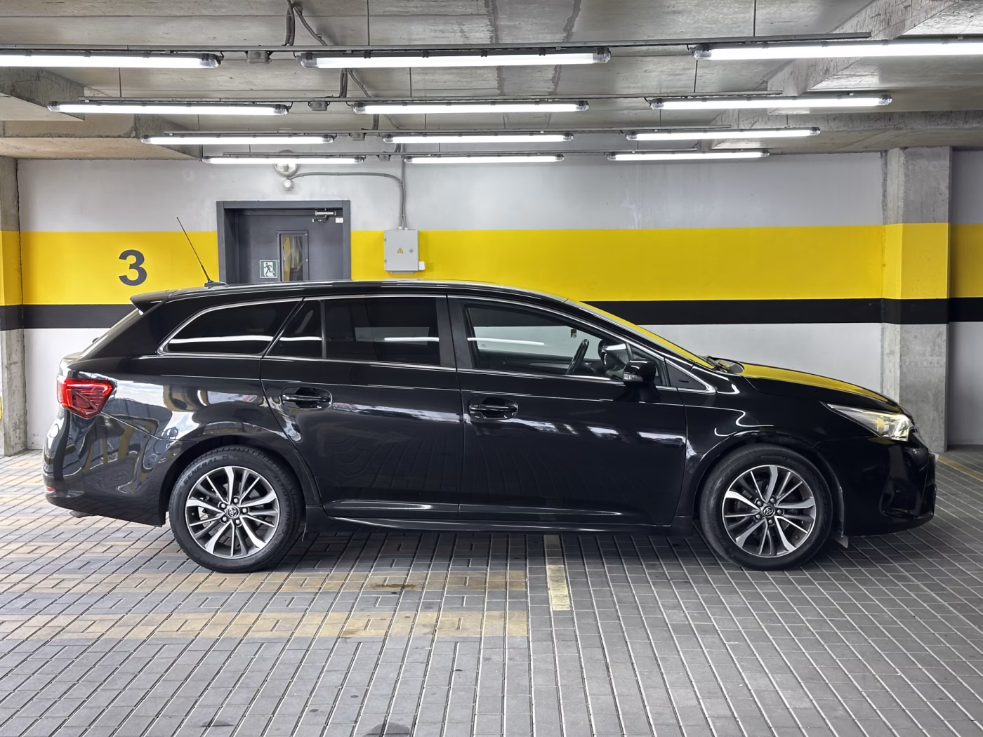 Toyota Avensis фото 8