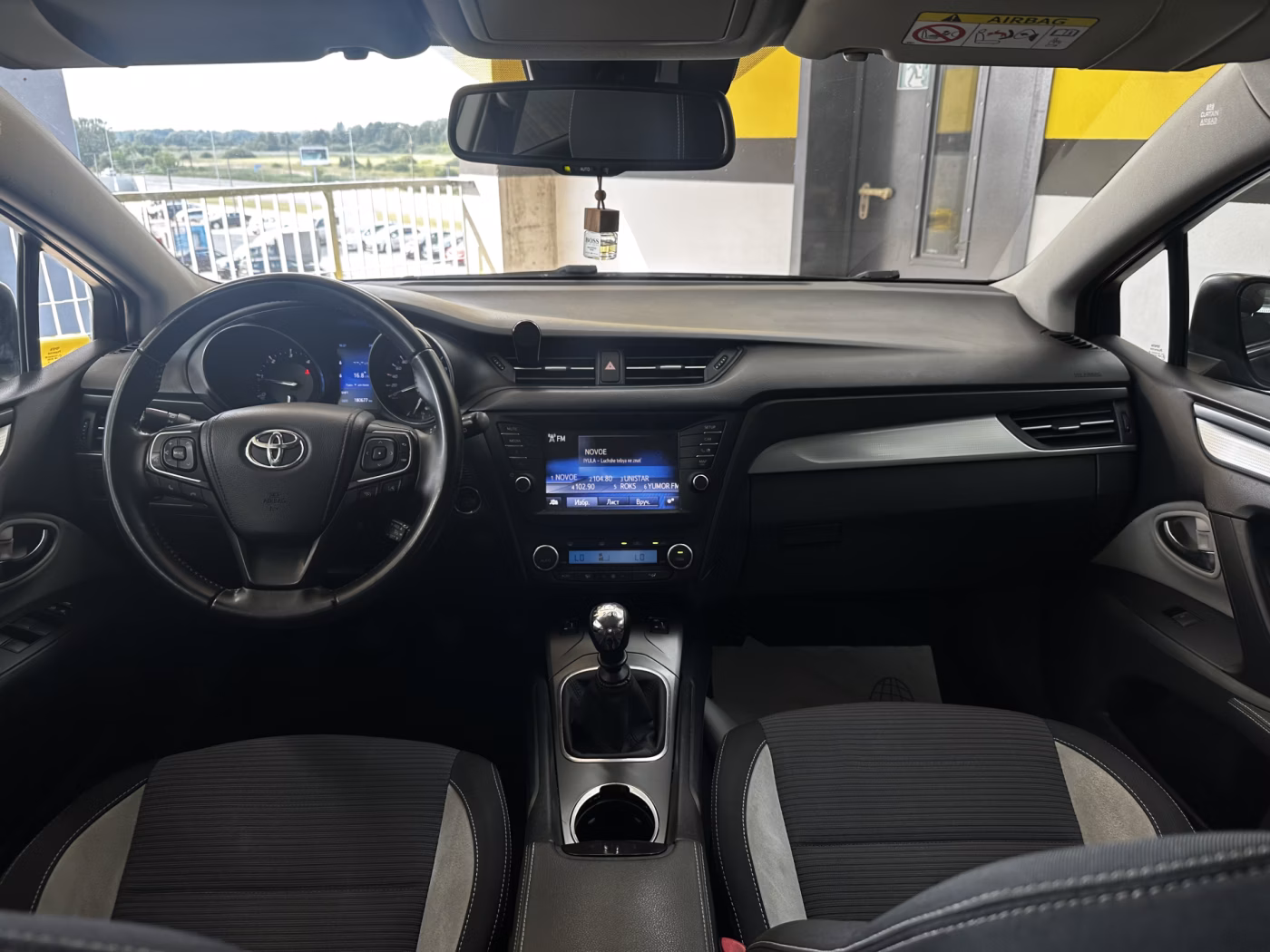 Toyota Avensis фото 9