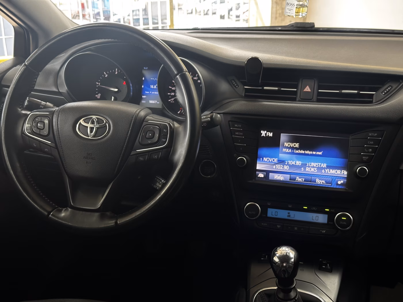 Toyota Avensis фото 10