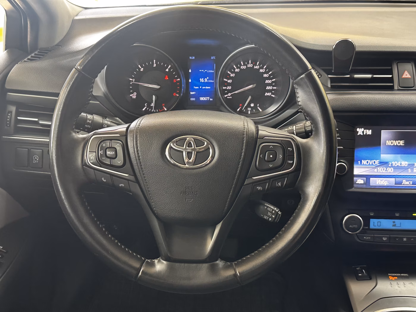 Toyota Avensis фото 11