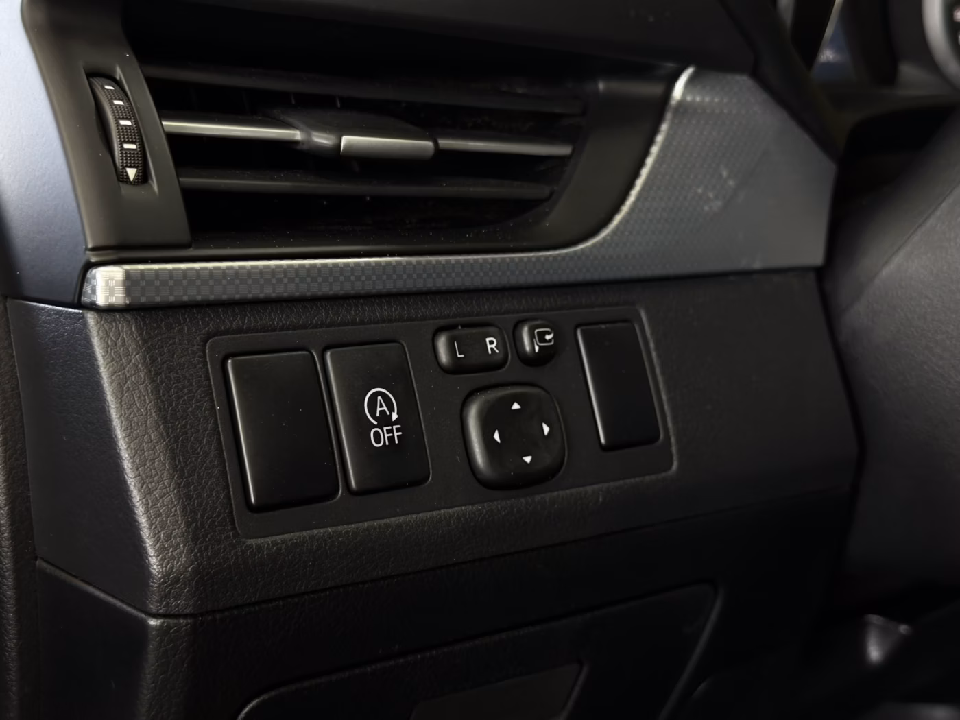 Toyota Avensis фото 18