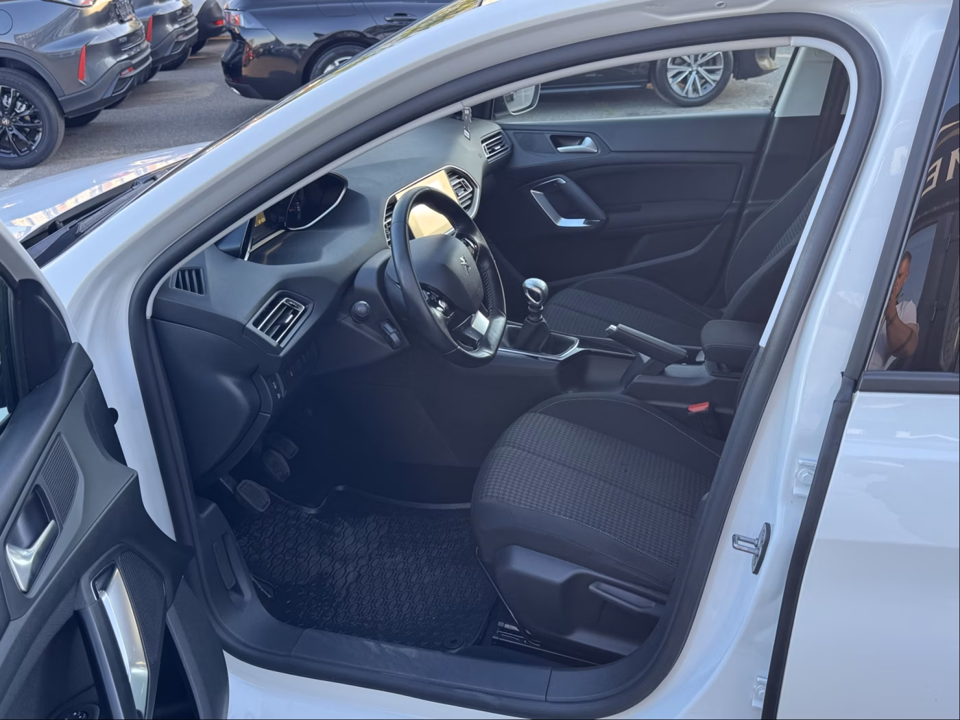 Peugeot 308 фото 14