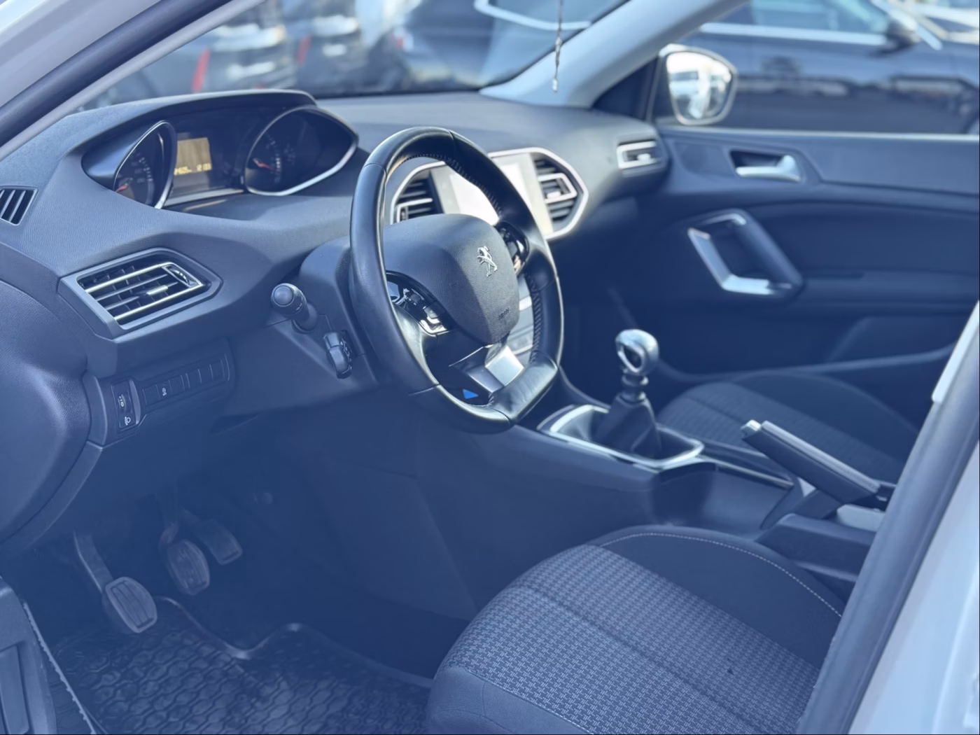Peugeot 308 фото 15