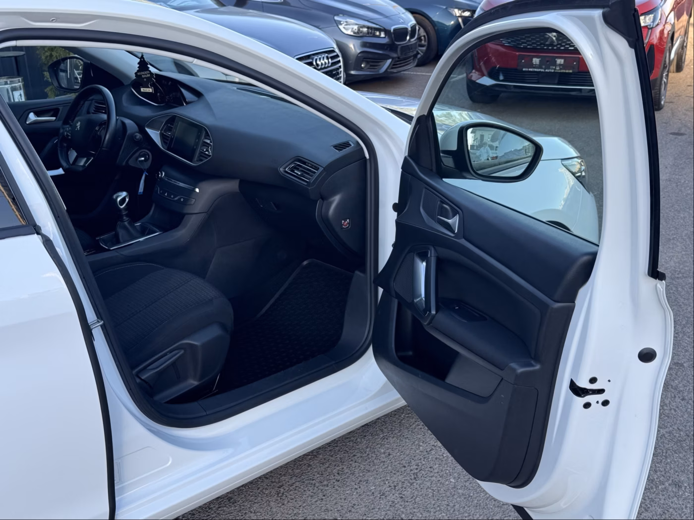 Peugeot 308 фото 17
