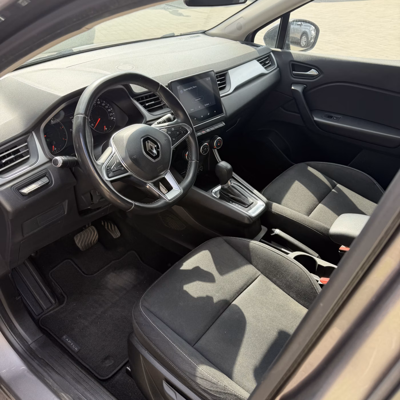 Renault Captur фото 10