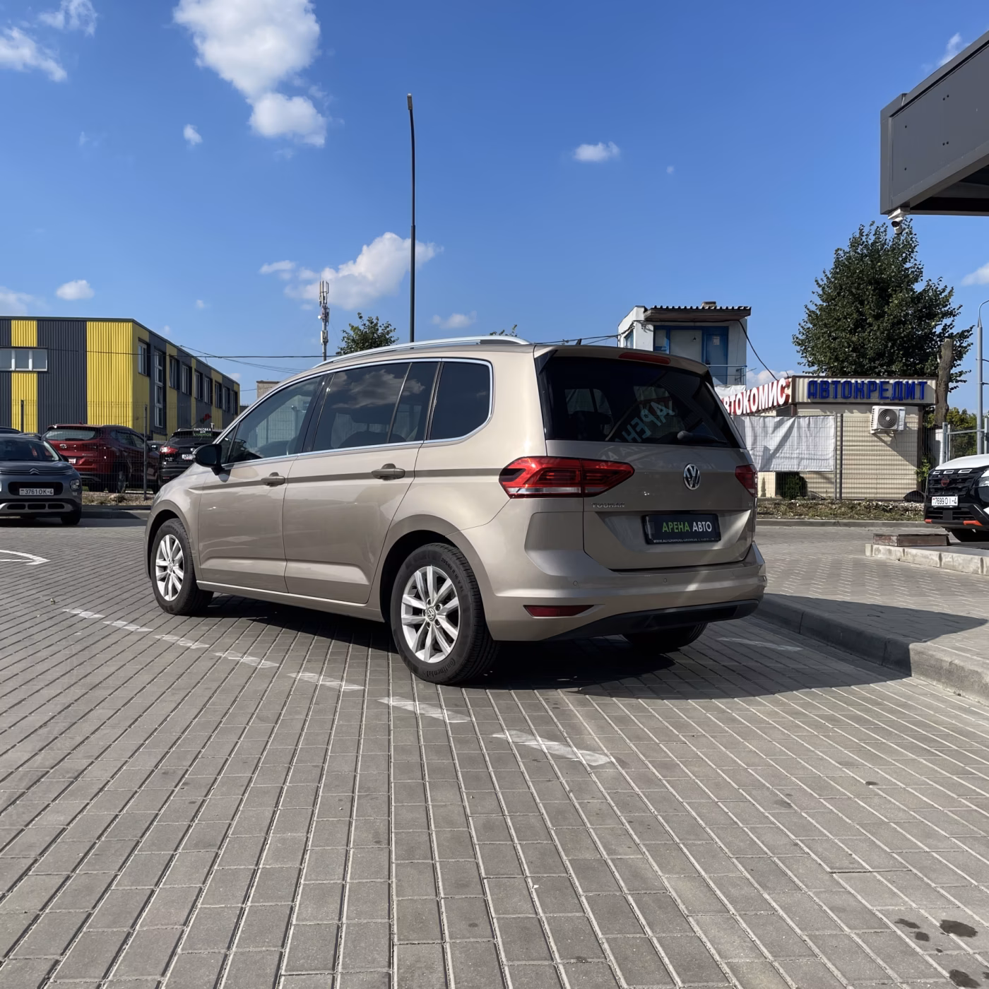Volkswagen Touran фото 6