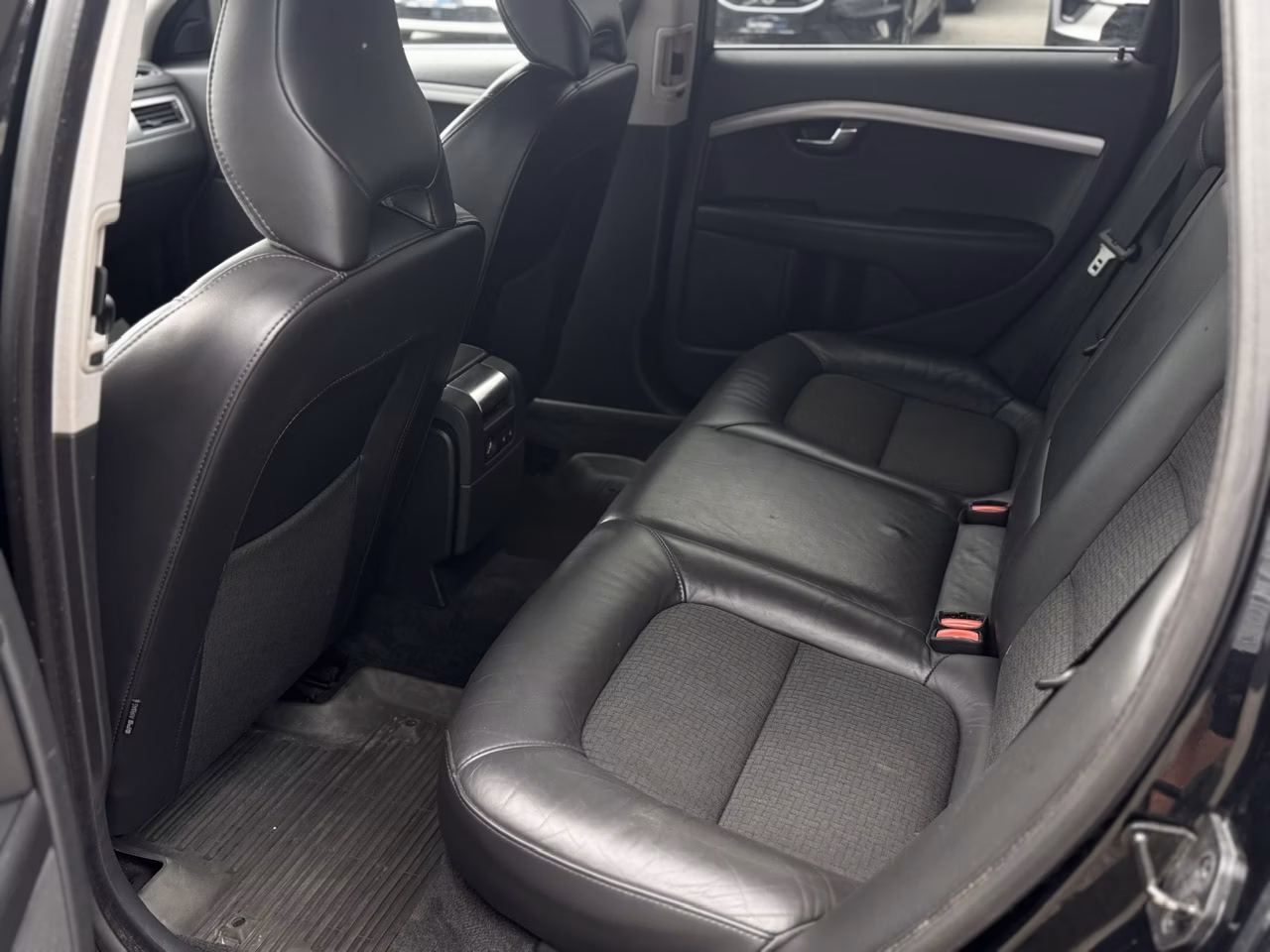 Volvo V70 фото 16