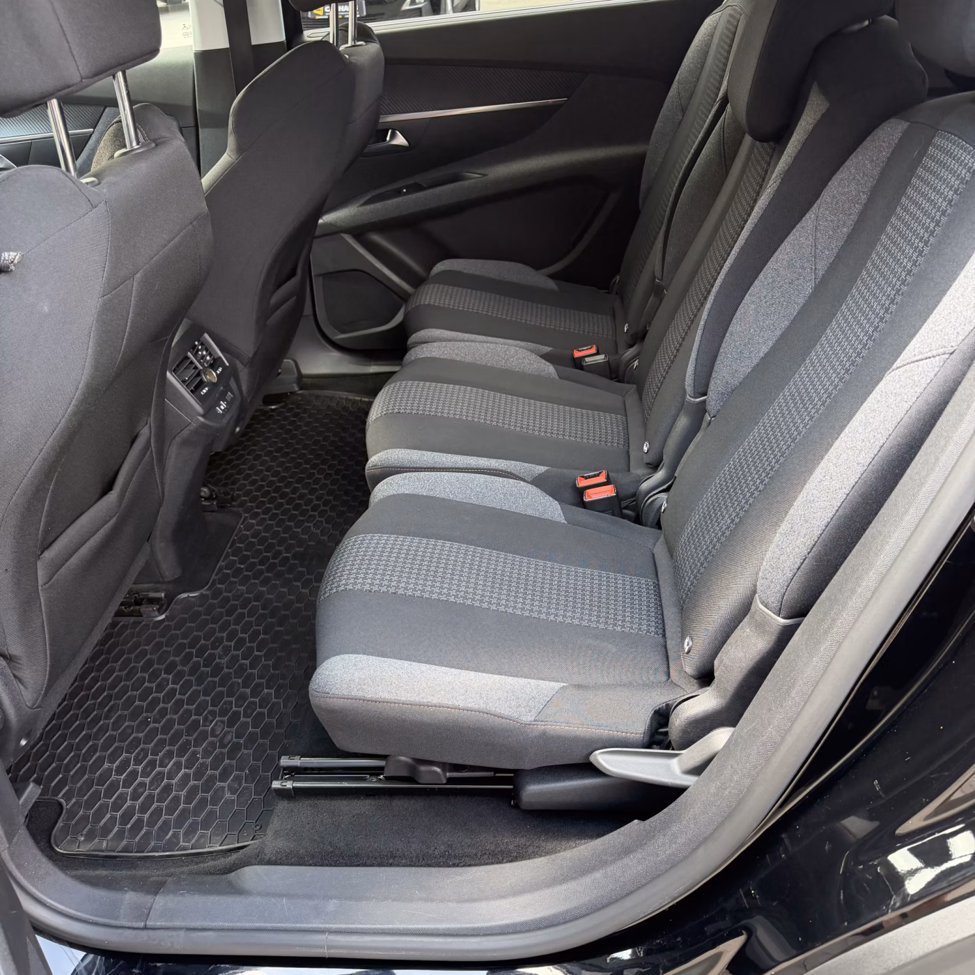 Peugeot 5008 фото 18
