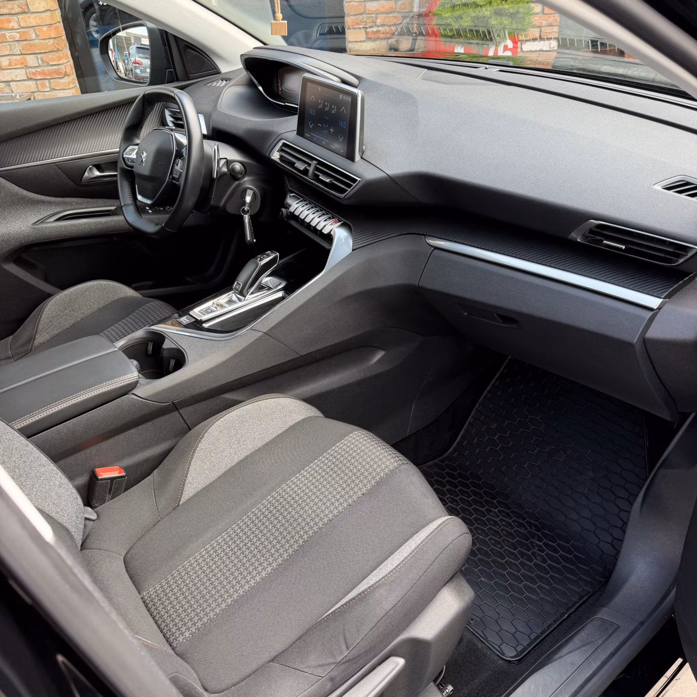 Peugeot 5008 фото 19