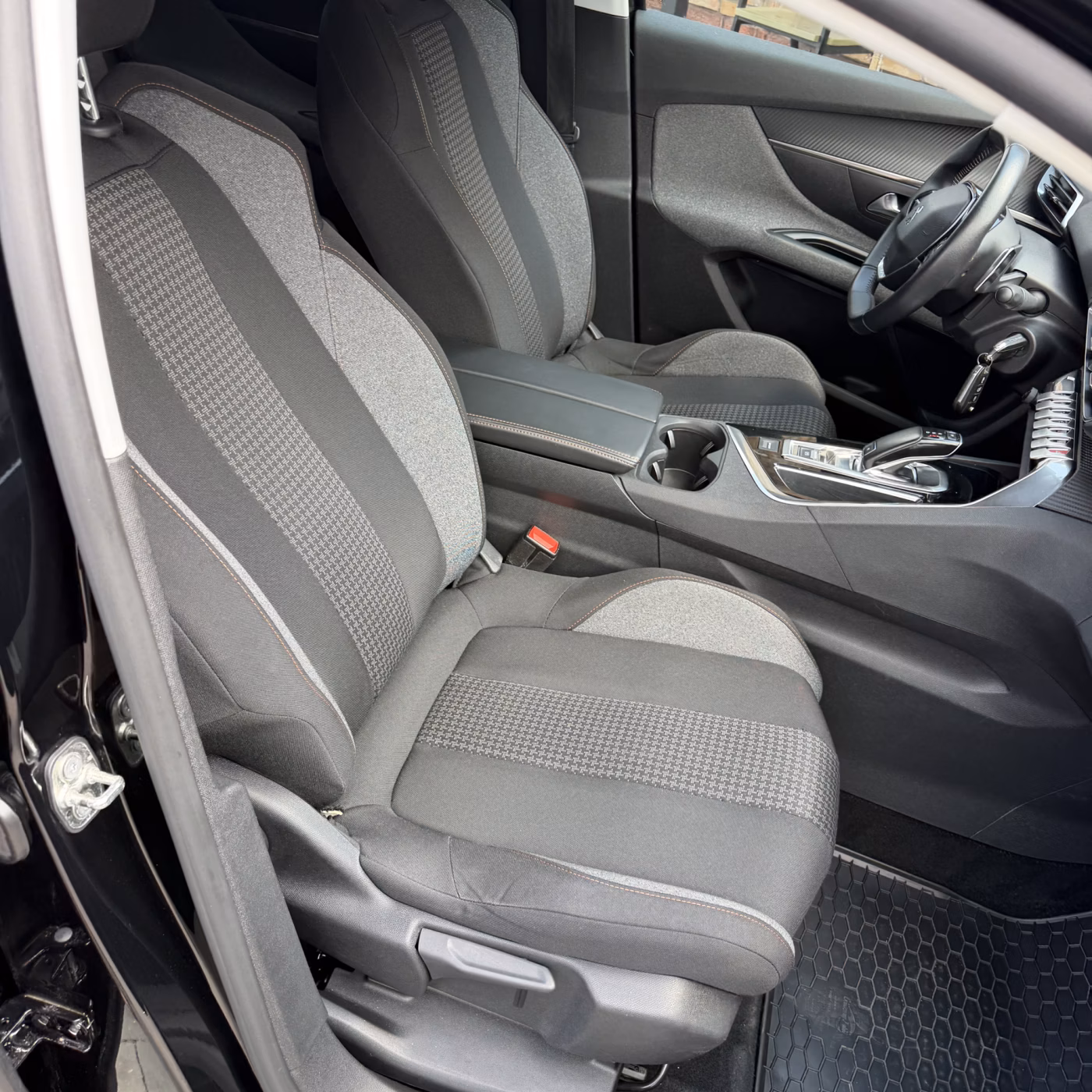 Peugeot 5008 фото 20