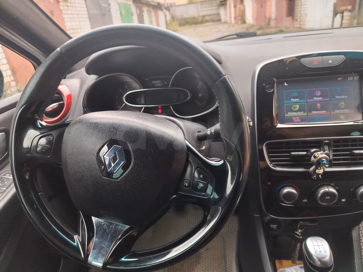 Renault Clio фото 9