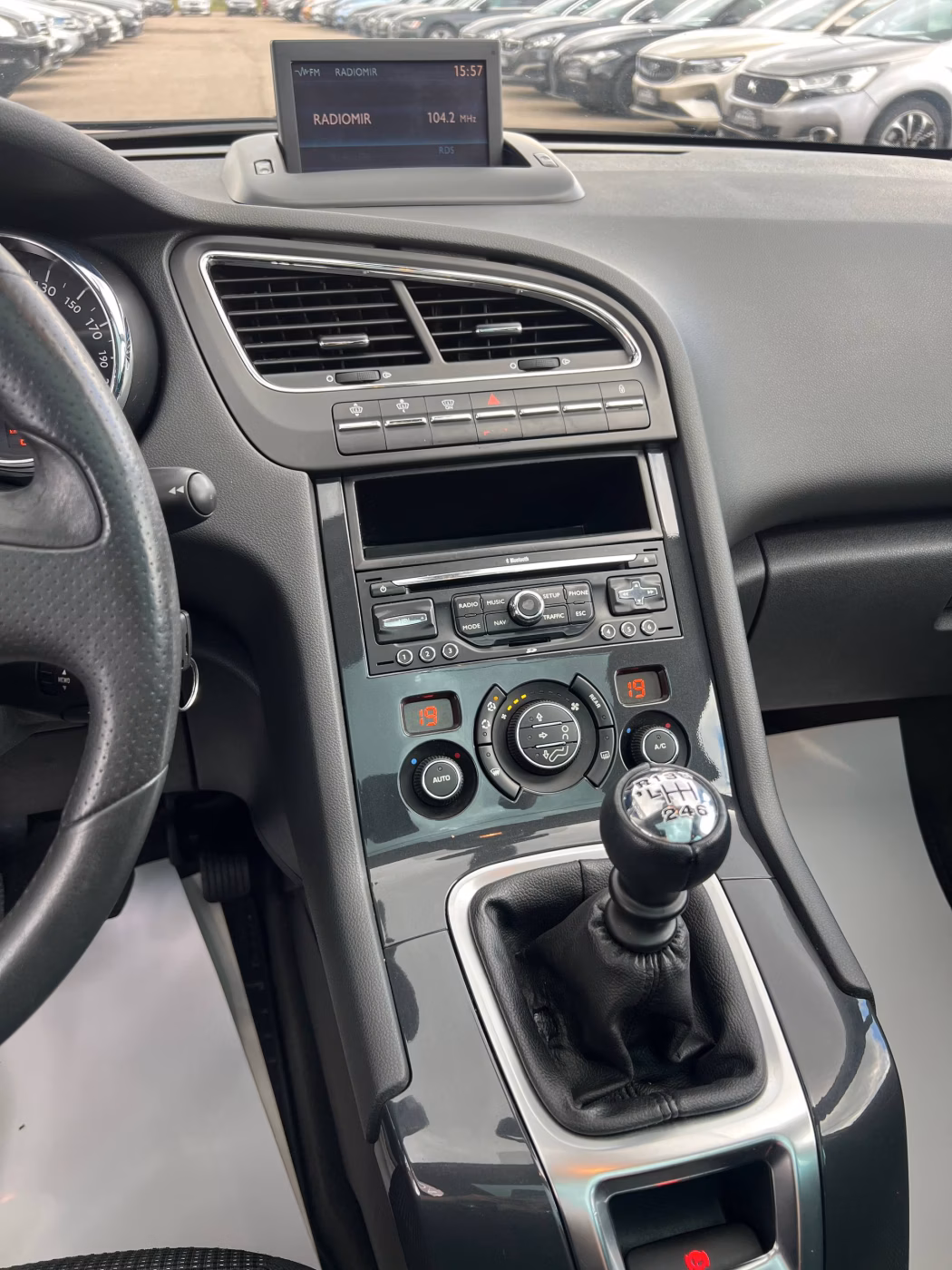 Peugeot 5008 фото 11