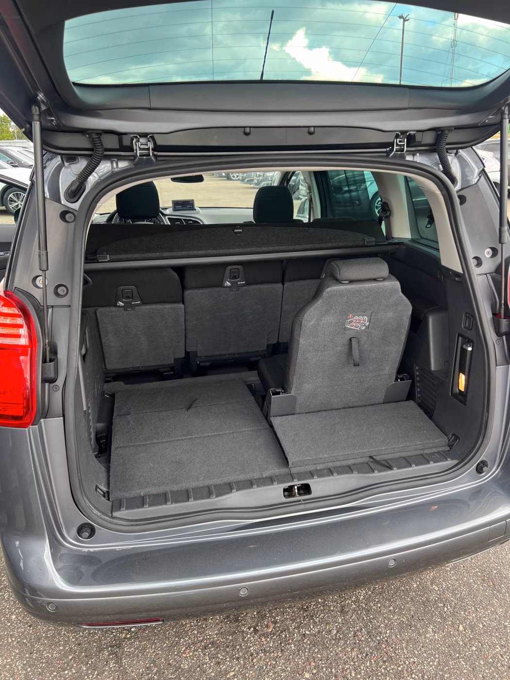 Peugeot 5008 фото 16
