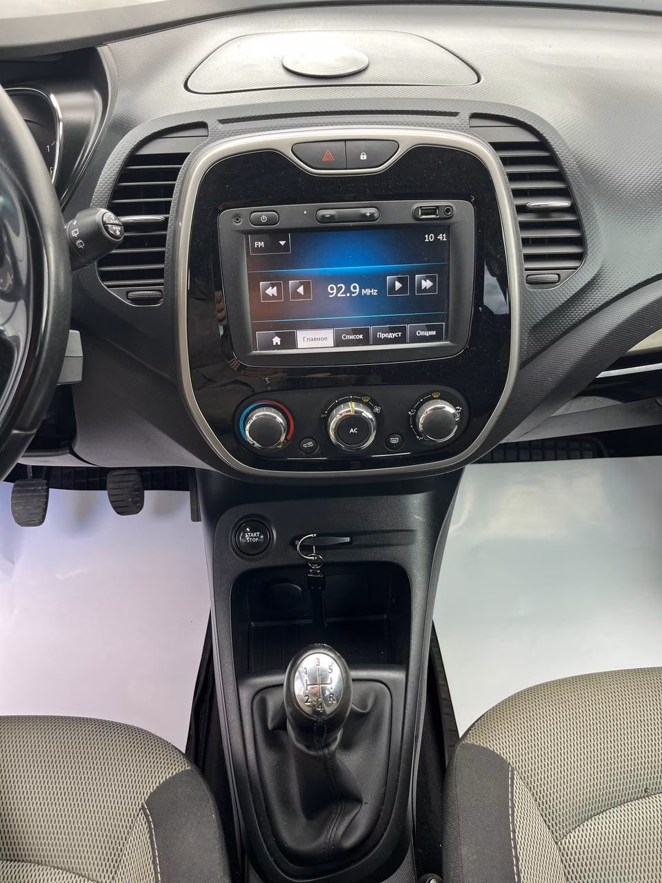 Renault Captur фото 14