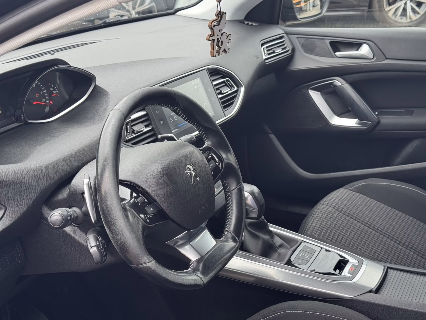 Peugeot 308 фото 15