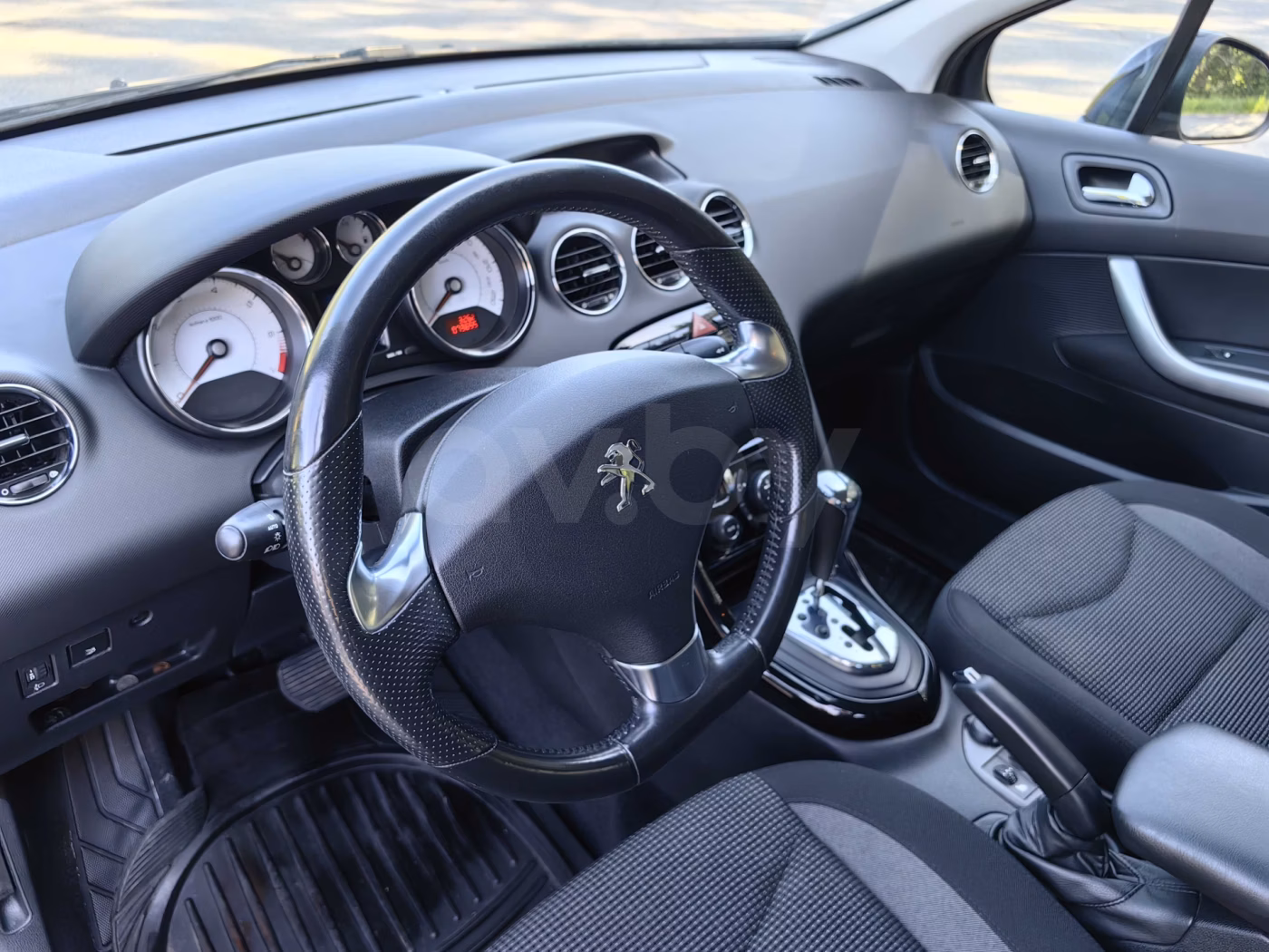 Peugeot 408 фото 10