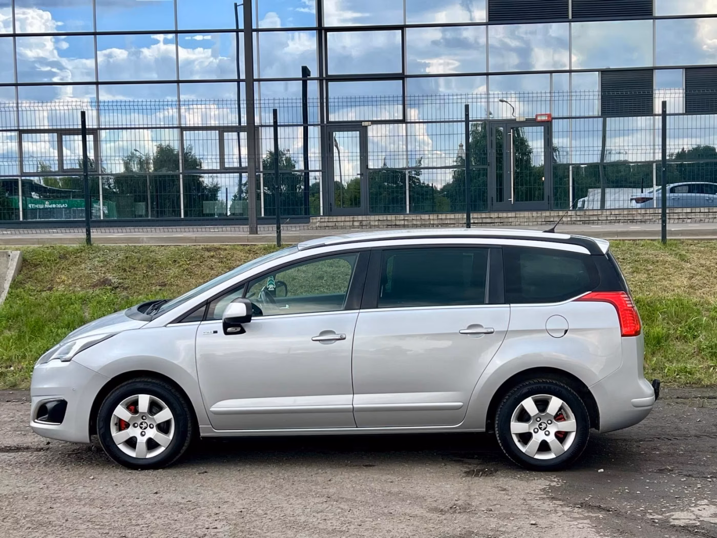 Peugeot 5008 фото 9