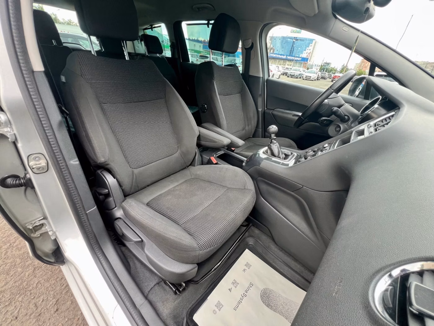 Peugeot 5008 фото 17