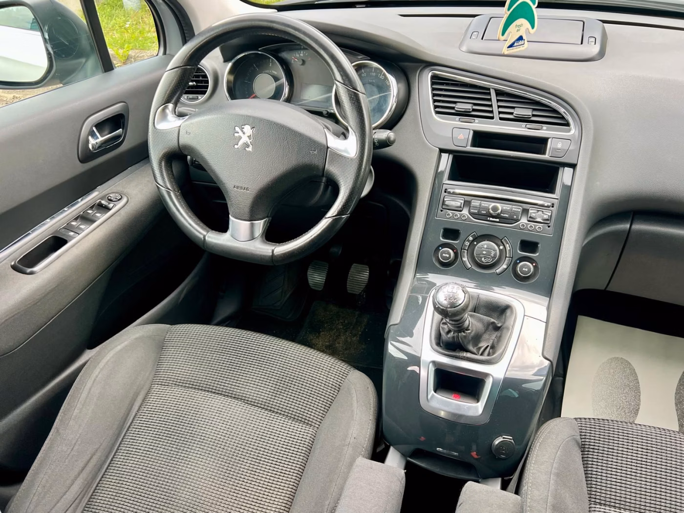 Peugeot 5008 фото 18