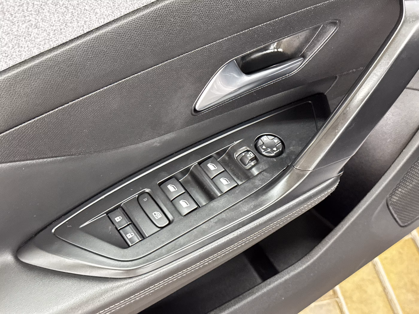 Peugeot 308 фото 16
