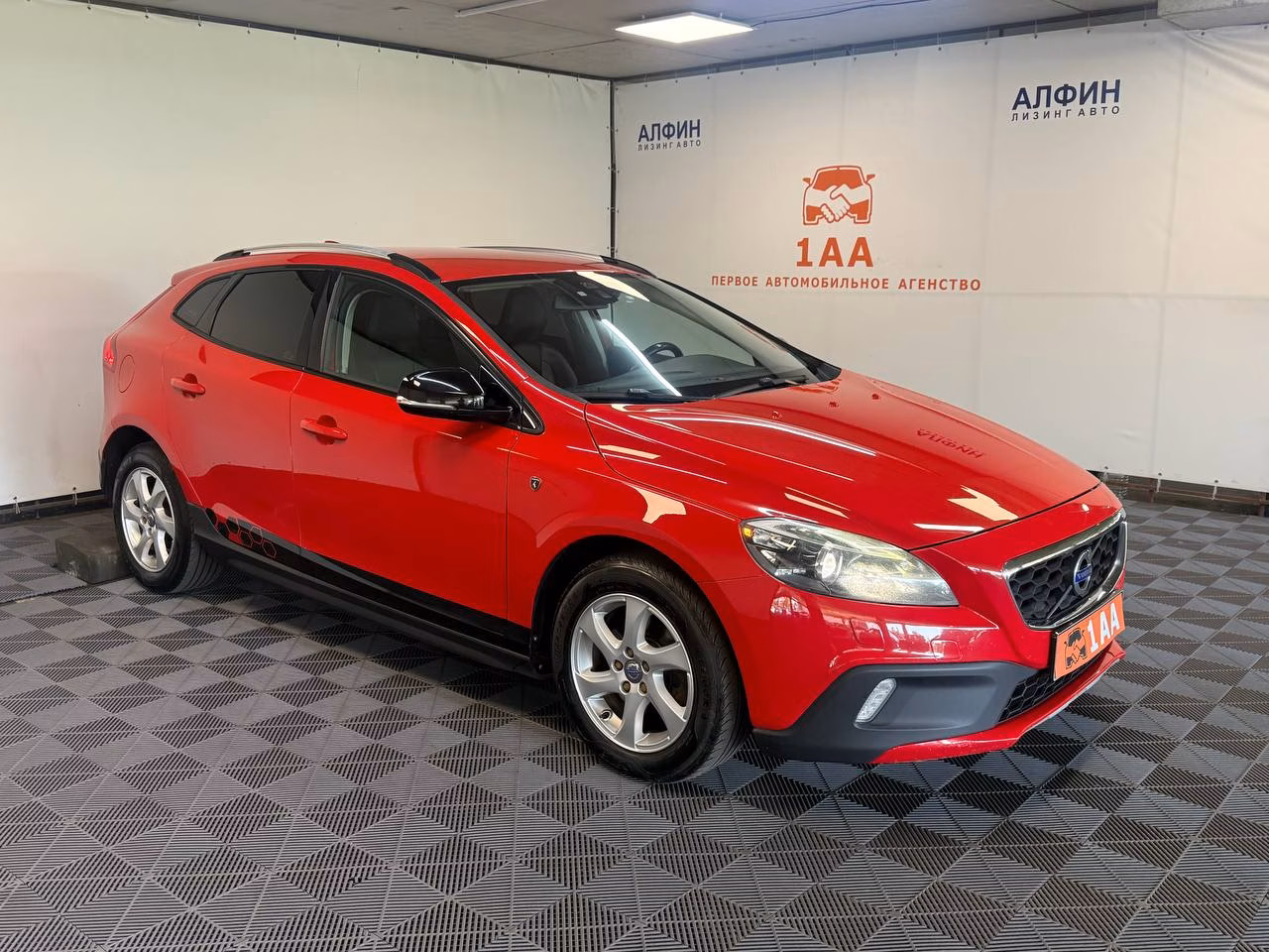Volvo V40 Cross Country фото 4