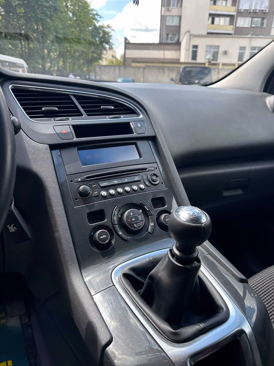 Peugeot 5008 фото 13