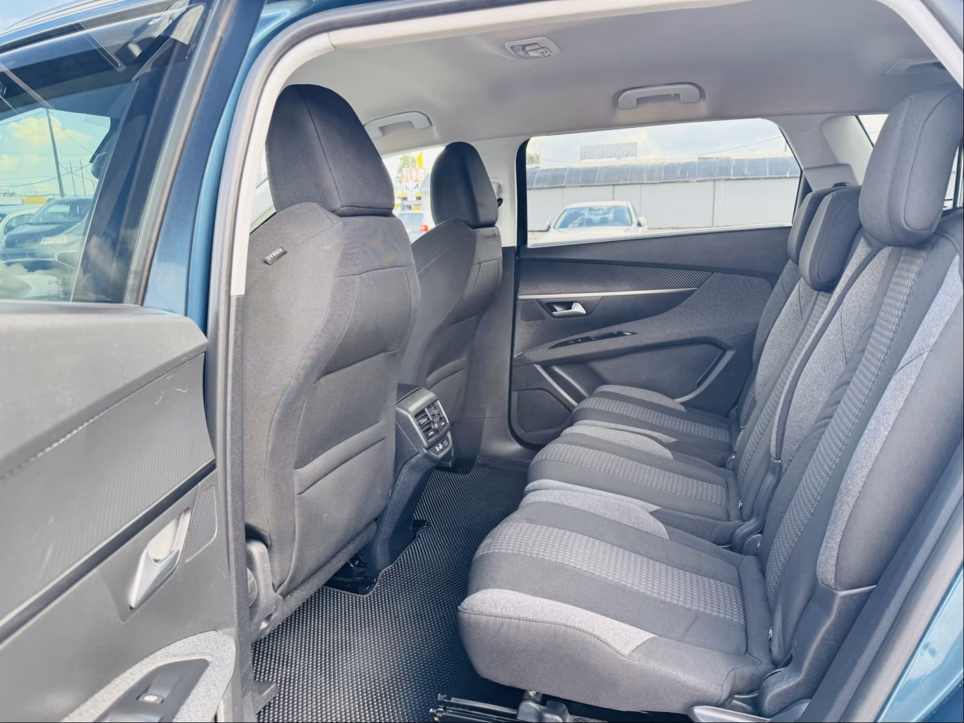 Peugeot 5008 фото 6