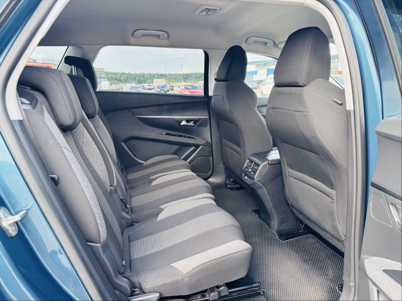 Peugeot 5008 фото 8