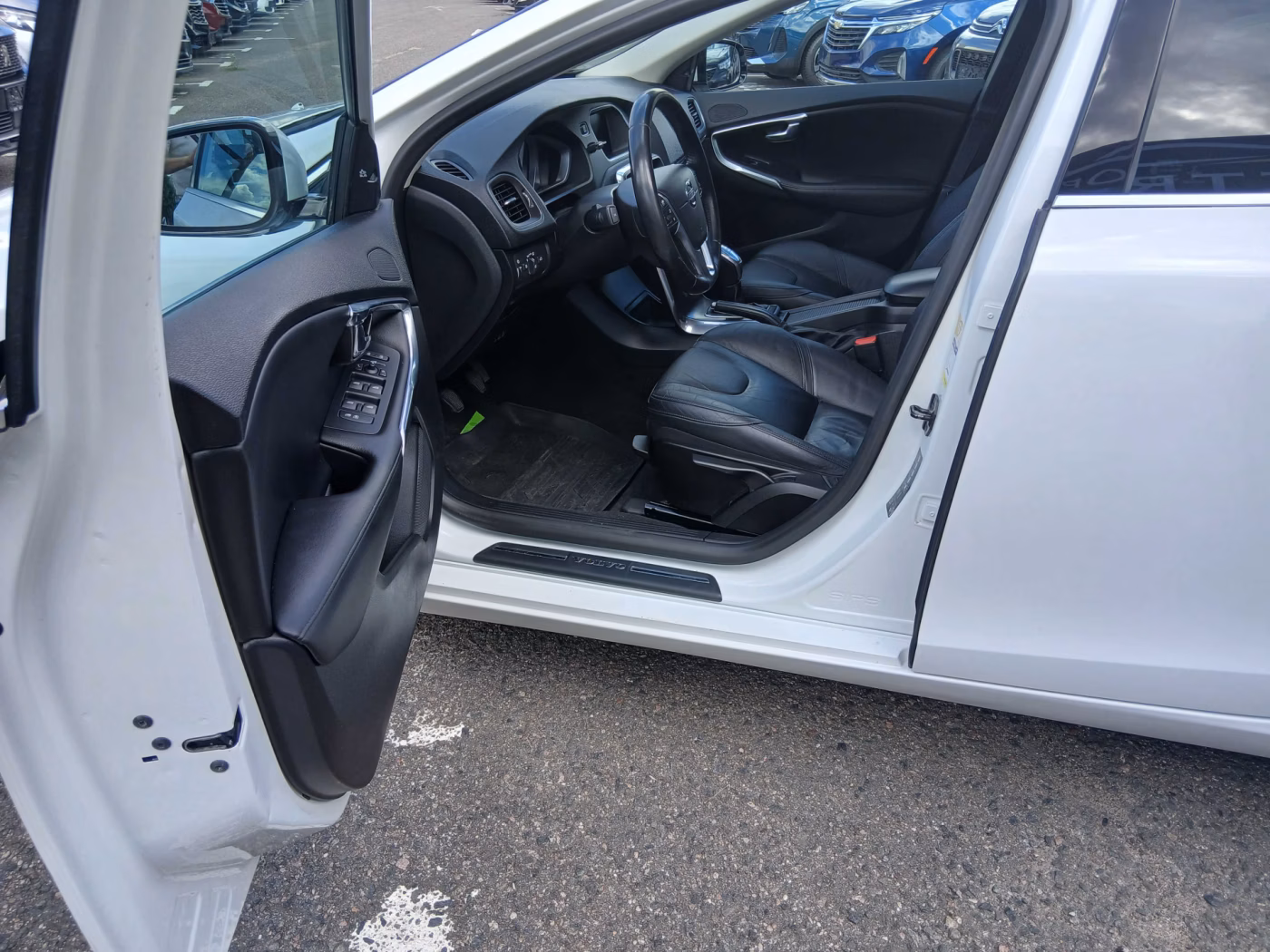Volvo V40 фото 15