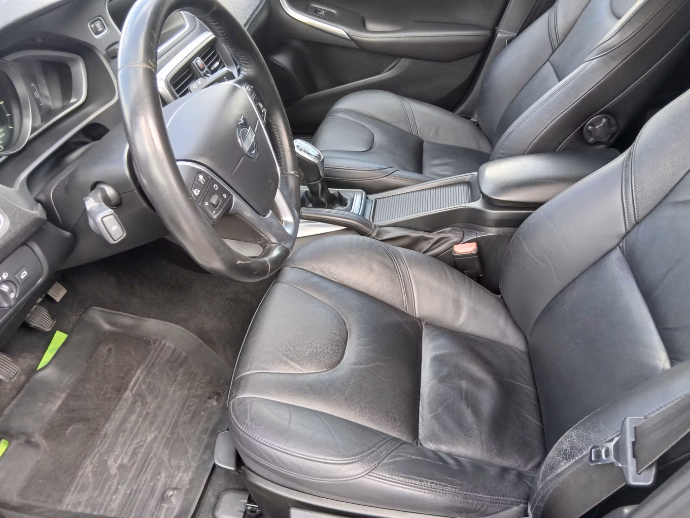 Volvo V40 фото 16