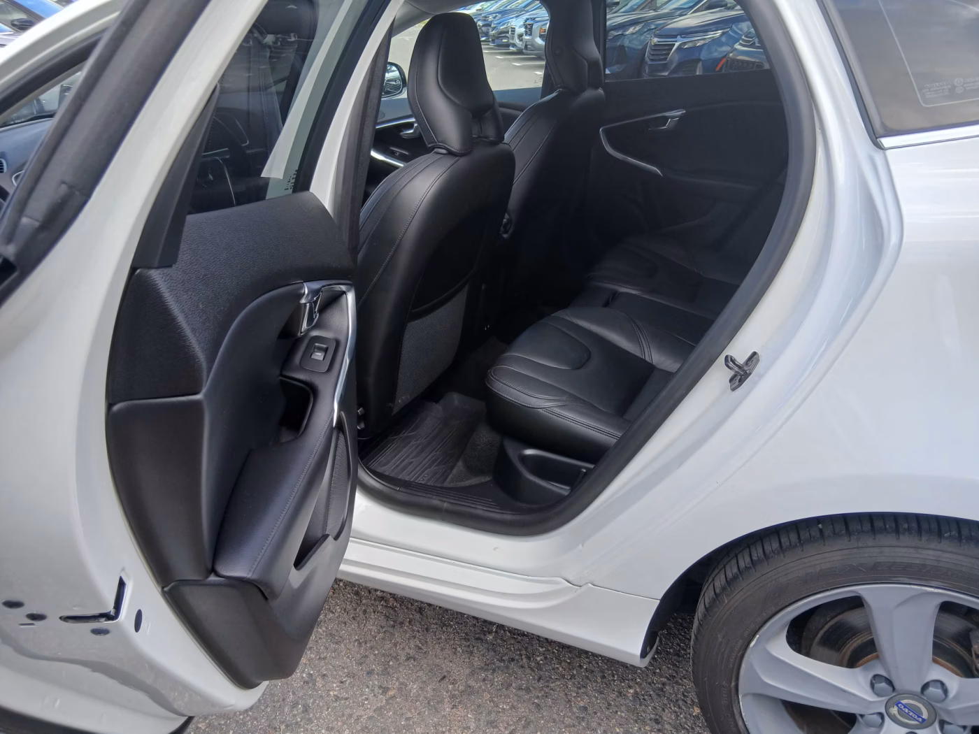 Volvo V40 фото 17
