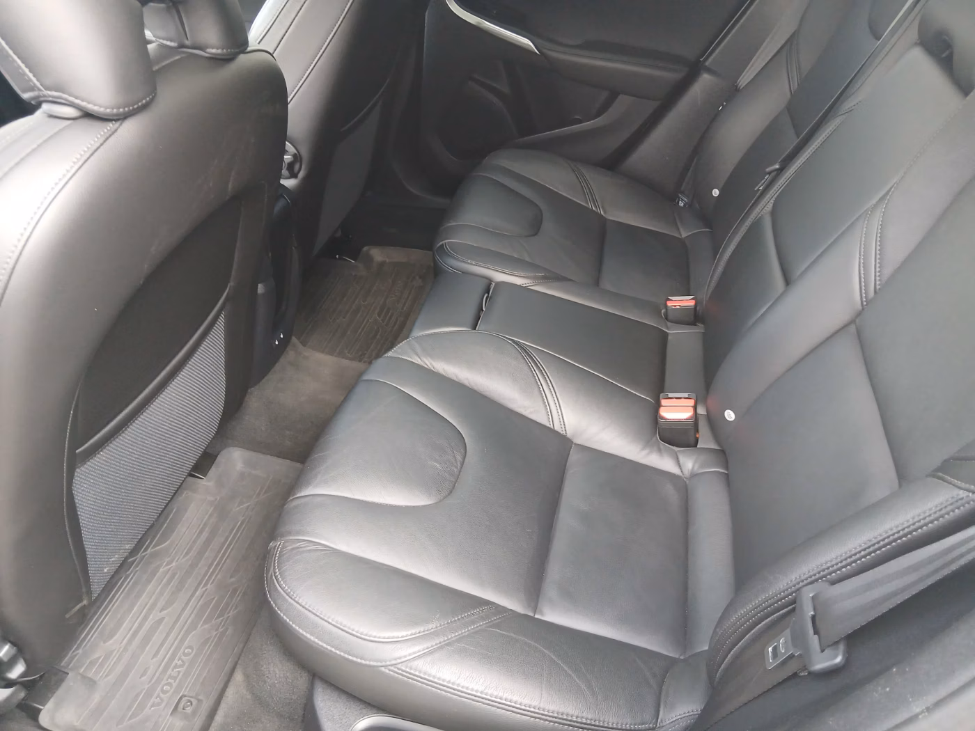 Volvo V40 фото 18