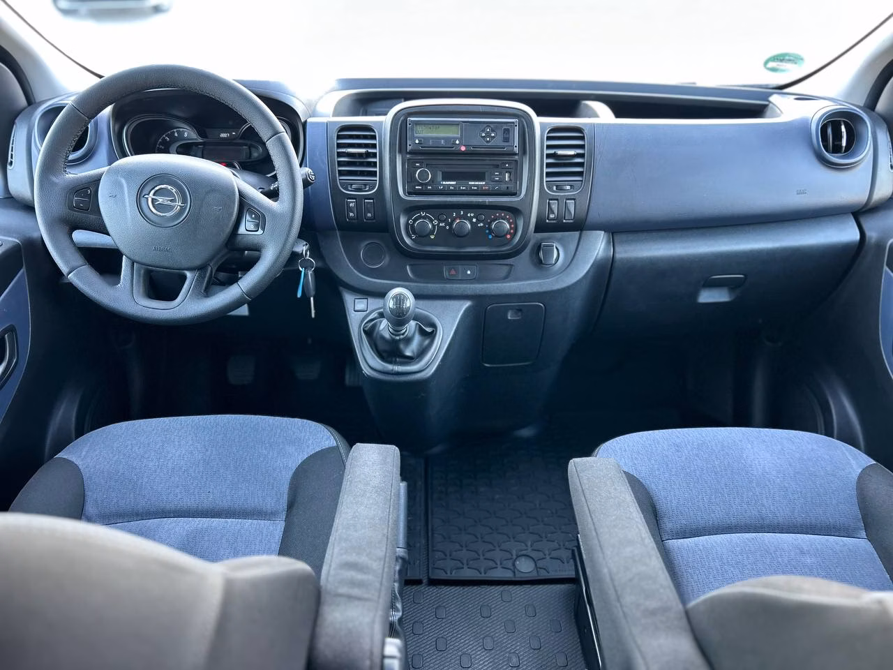Opel Vivaro фото 11