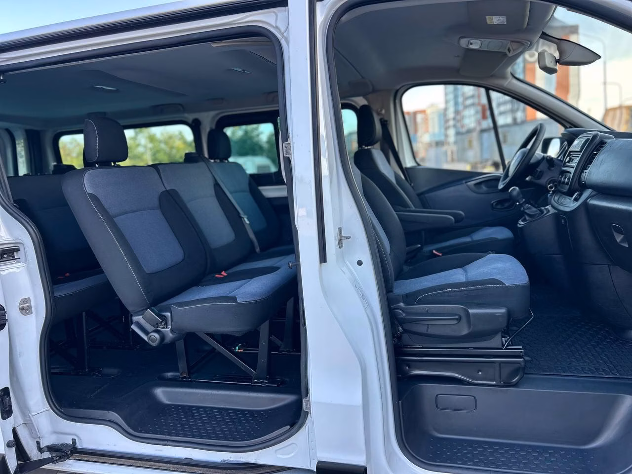 Opel Vivaro фото 12