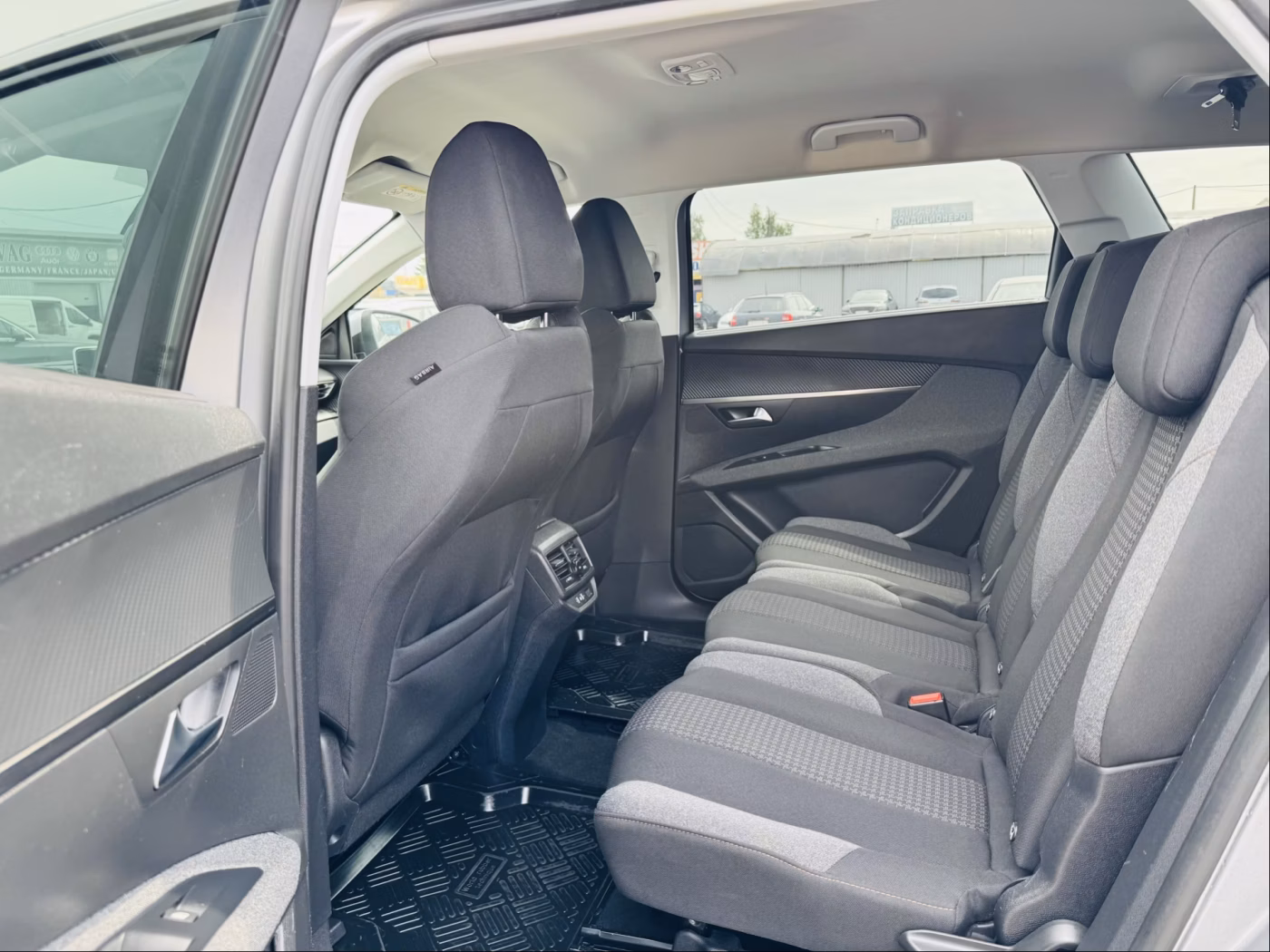 Peugeot 5008 фото 6