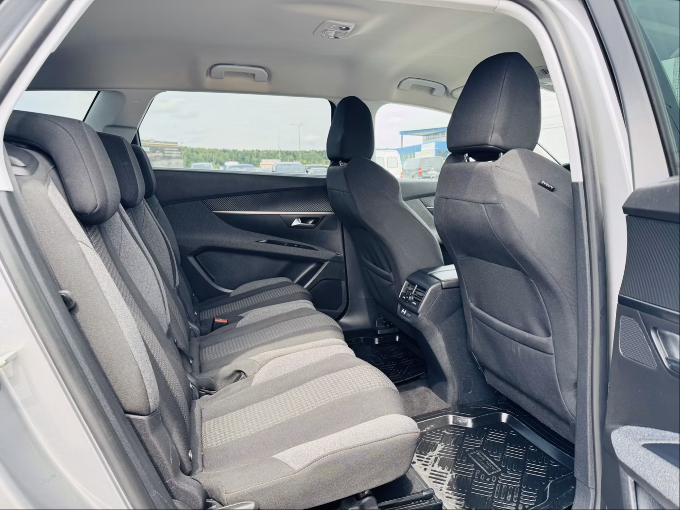 Peugeot 5008 фото 8