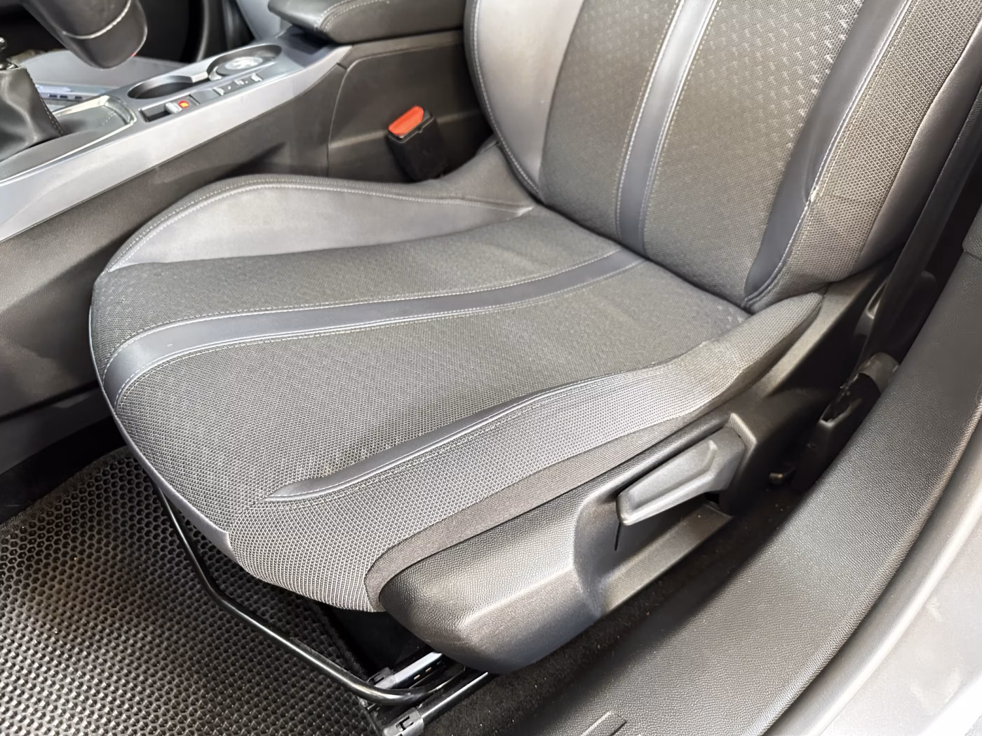 Peugeot 2008 фото 14