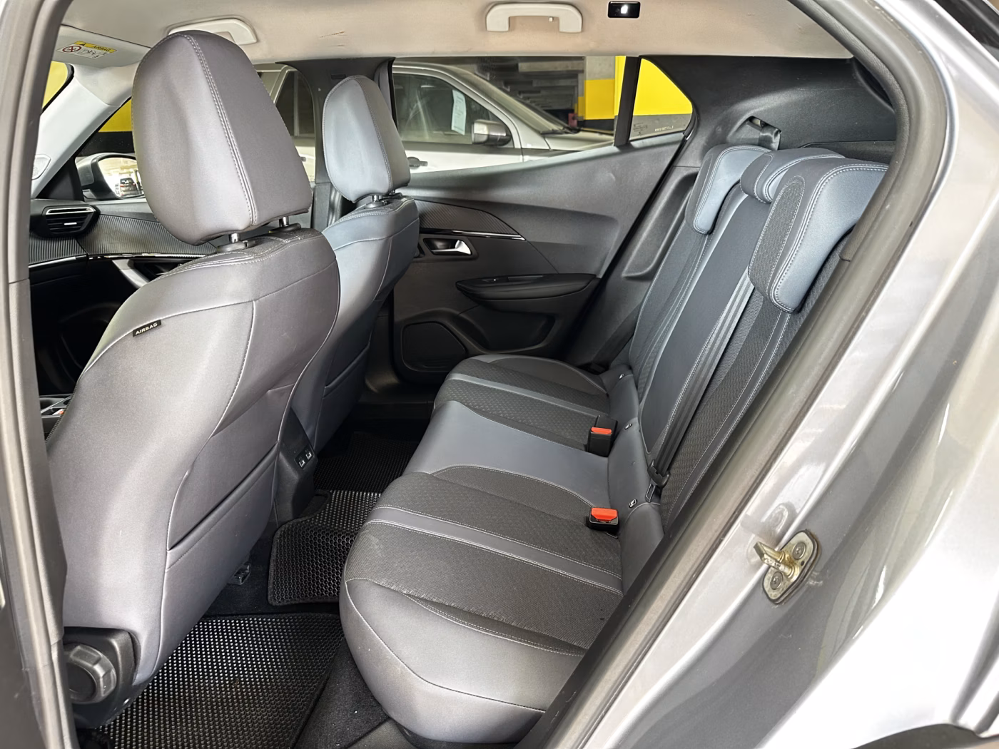 Peugeot 2008 фото 15
