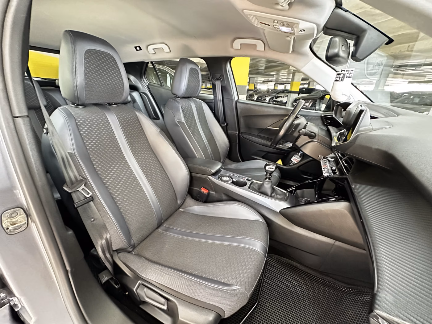 Peugeot 2008 фото 16