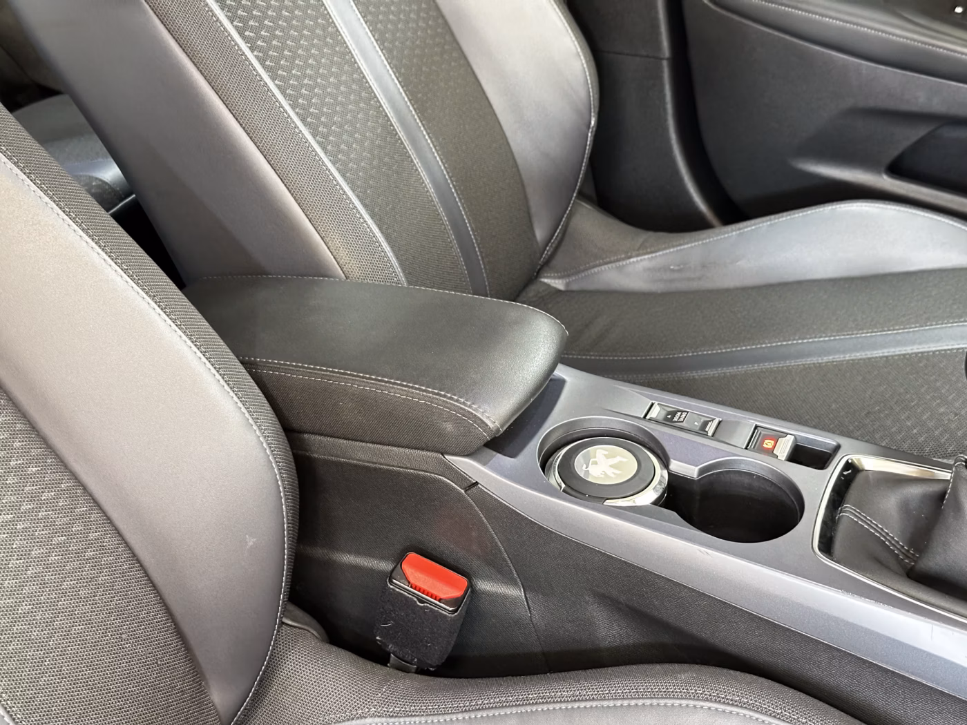 Peugeot 2008 фото 17