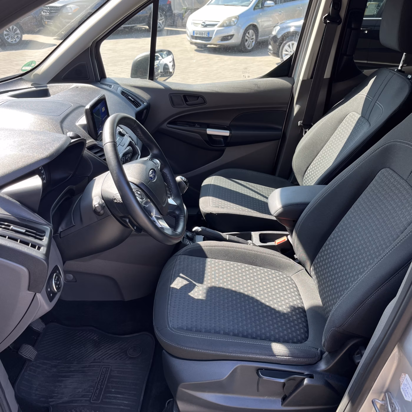 Ford Tourneo Connect фото 8